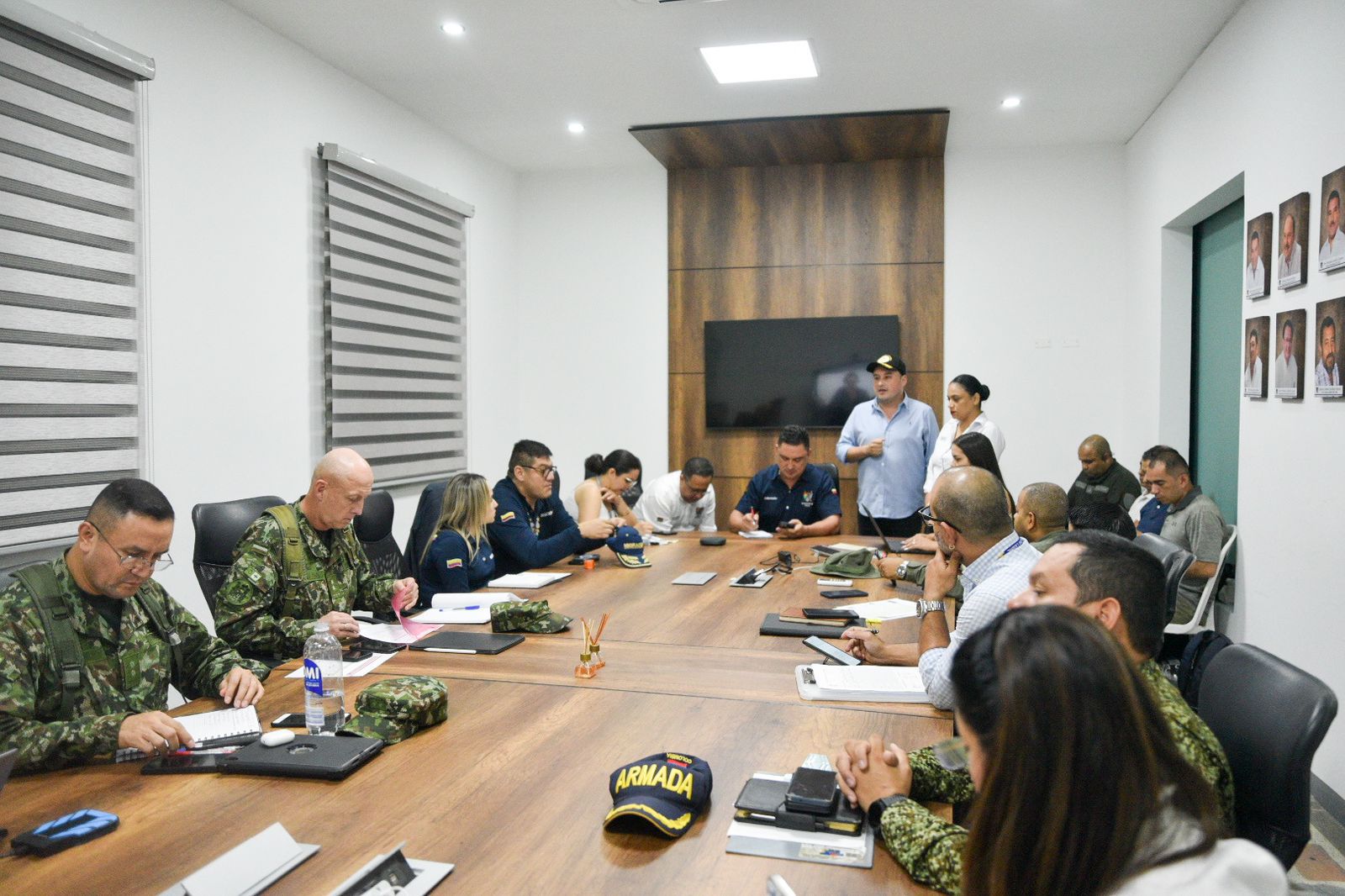Gobernador de Arauca exige a la fuerza pública esclarecimiento de homicidios, capturas y aumento de pie de fuerza en Consejo de Seguridad.