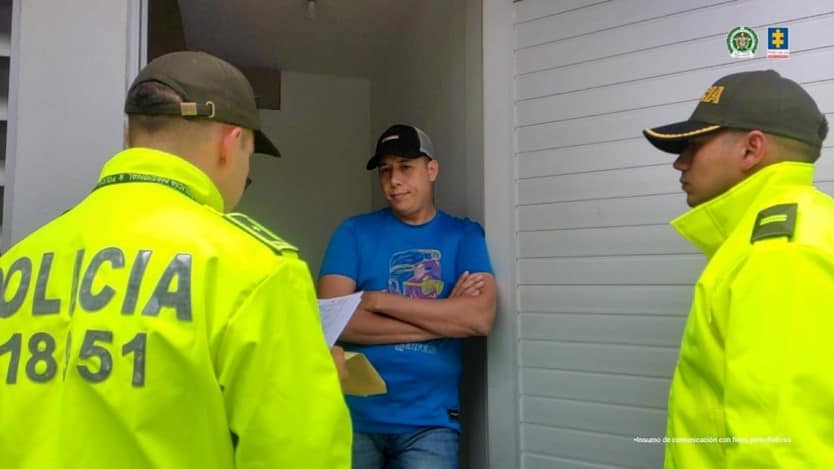 Escándalo en Arauca: Policías Permitían Salidas de Detenidos a Cambio de Sobornos.