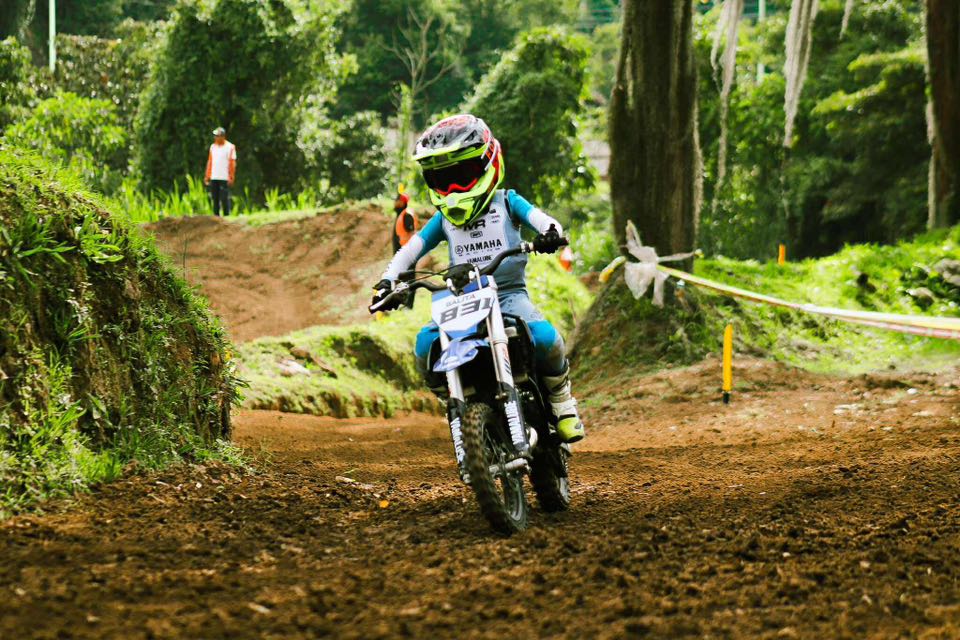 Joven Promesa del Motocross Tameño Roza el Podio Nacional en Manizales.